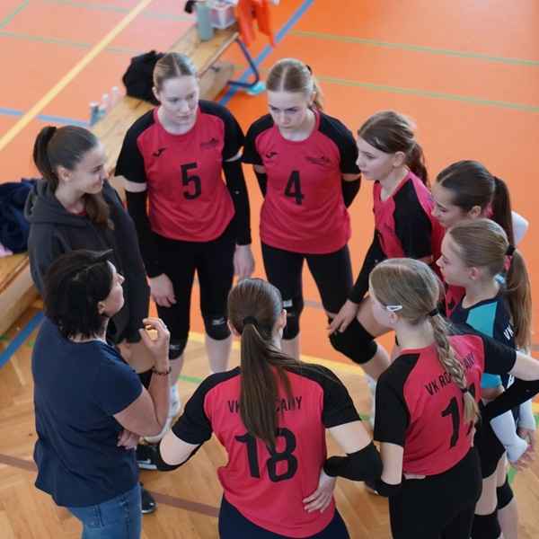 http://www.volejbalrokycany.cz/fotos/foto/aktuality/U16_220225_1_11zon.jpg