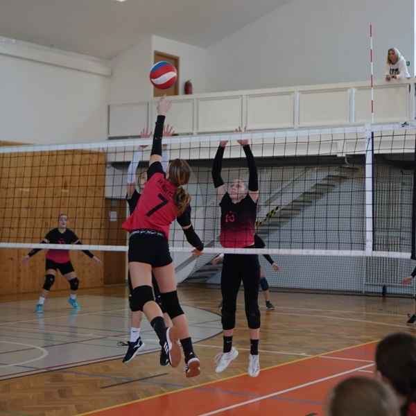 http://www.volejbalrokycany.cz/fotos/foto/aktuality/U16_220225_3_11zon.jpg