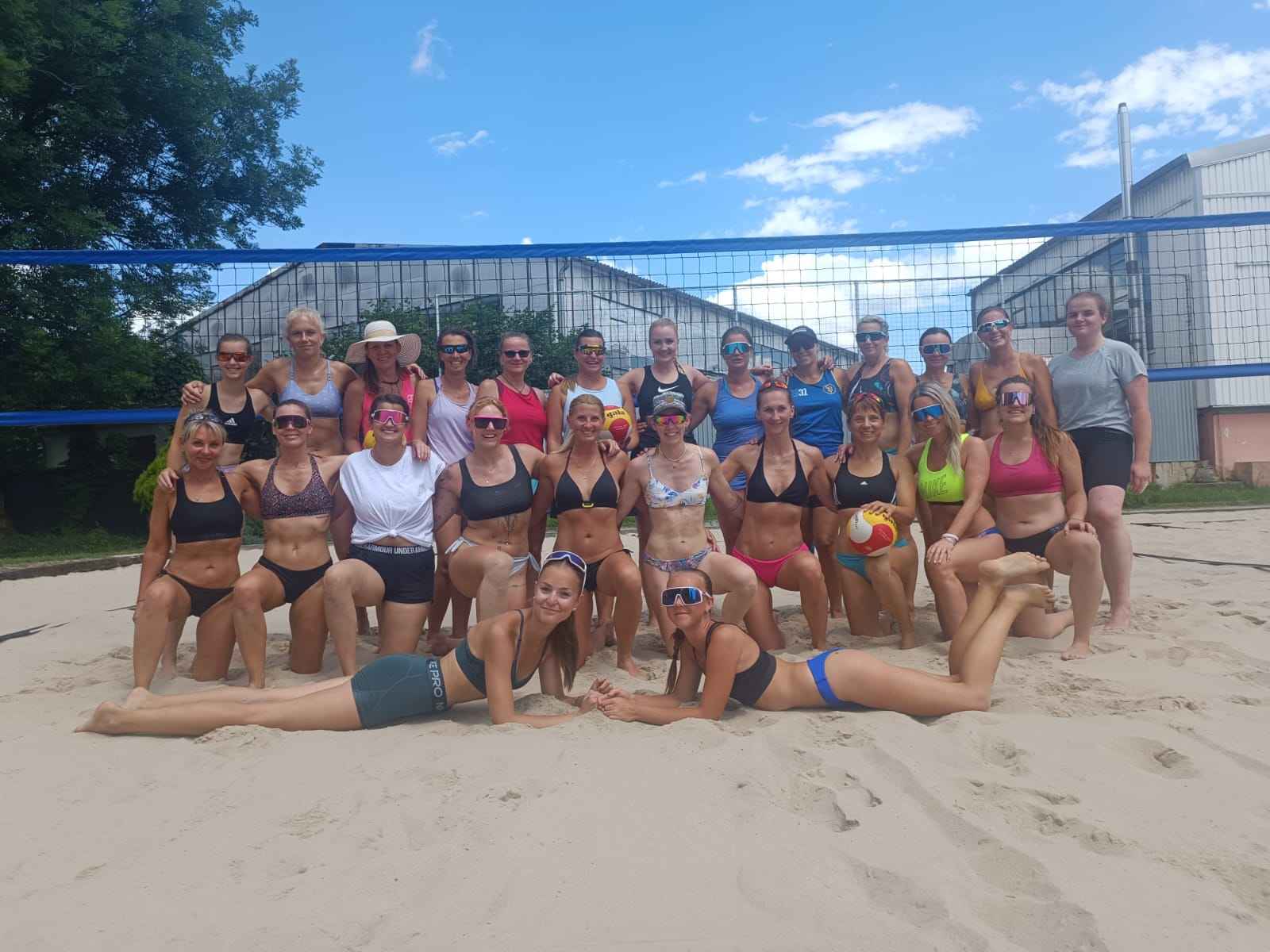 http://www.volejbalrokycany.cz/gallery/beach_zeny_140724/15.jpg